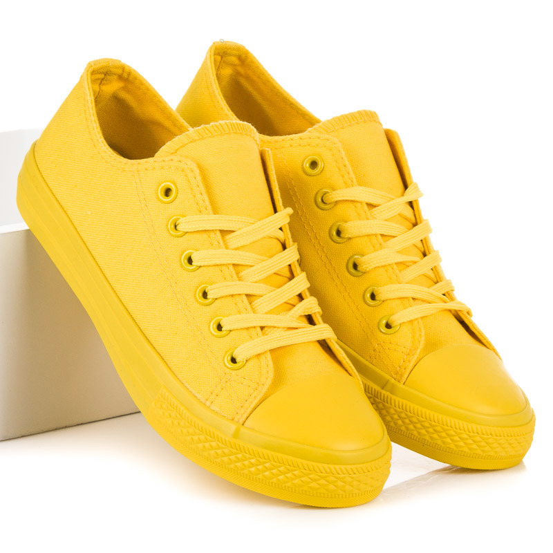 Кроссовки желтого цвета. Ботинки TJ 5326011 желтые. Pivot Brooks кроссовки желтые. Желтые летние кроссовки женские. Кроссовки женские желтого цвета.